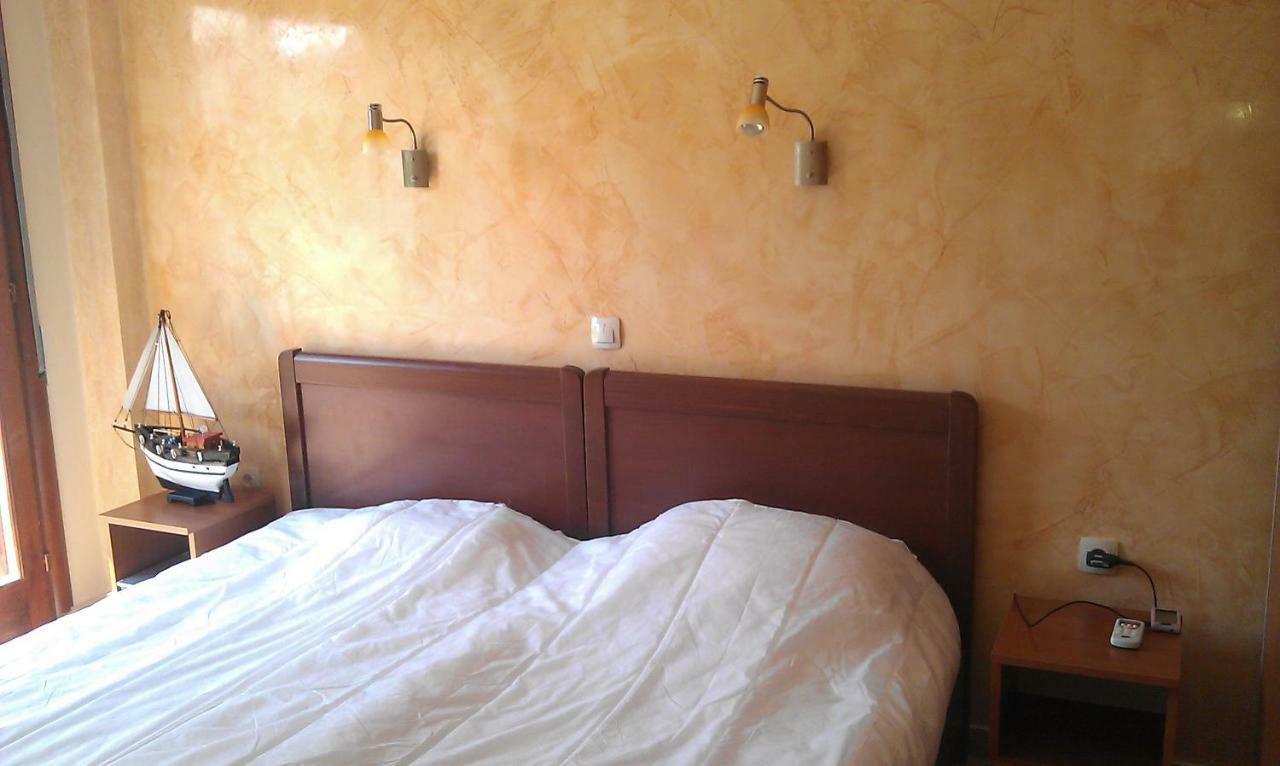 Apartment 60M From Sea! Nea Kallikrateia Buitenkant foto